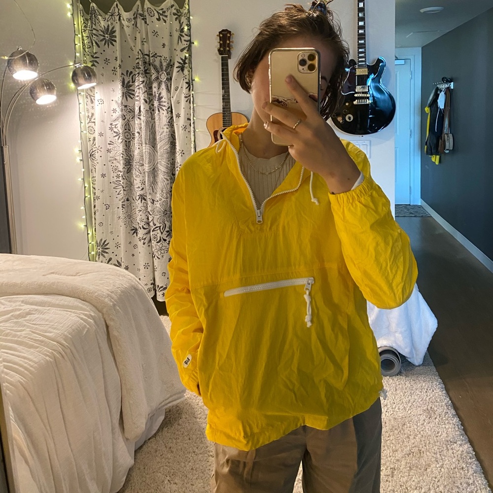 Kangaroo Hooded Windbreak